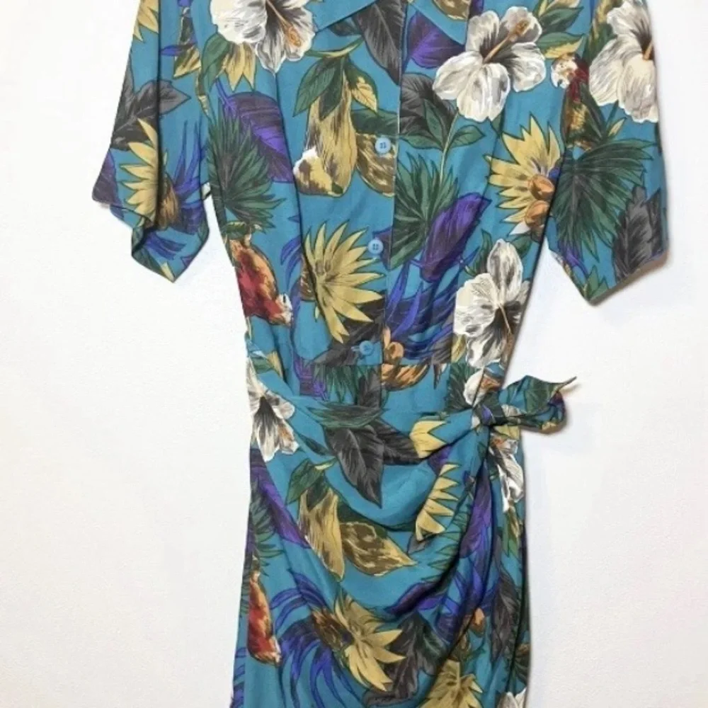 VNTG Tropical Floral Teal Wrap Midi Dress Colorful Hawaiian Parrot USA‎